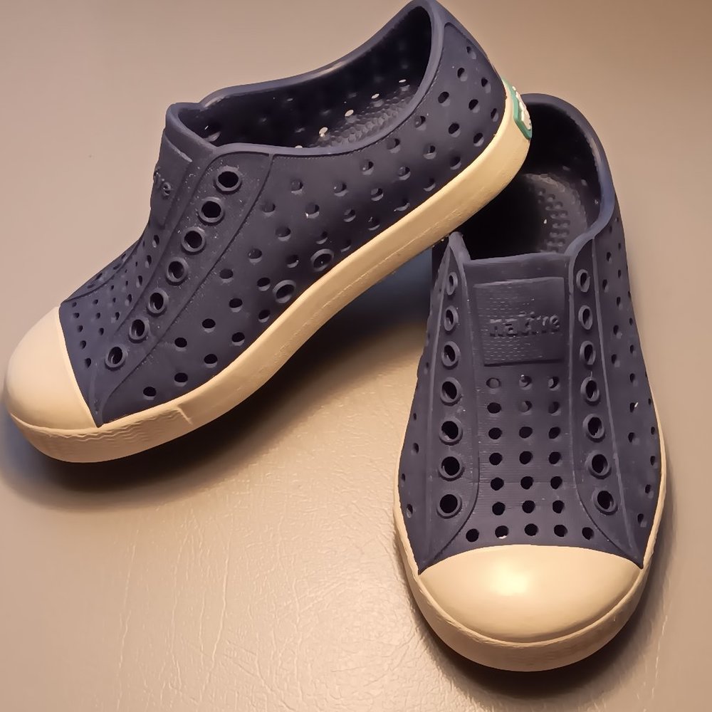 Native childrens unisex 'Jefferson' navy blue foam slip on shoes sneakers sz 9